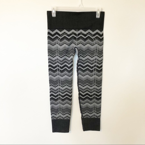 Lululemon ebb to street leggings black gray chevron size 6 - Picture 5 of 11